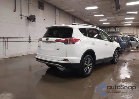 2016 Toyota Rav4 Xle z USA, uszkodzony, nr VIN JTMRFREV8GJ076455